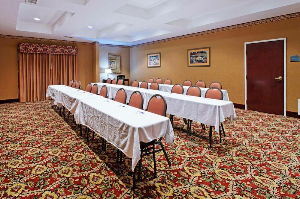 Holiday Inn Express & Suites Tupelo By Ihg Зручності фото